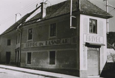 Stavba brivnice (hrani Janko Ozbič)